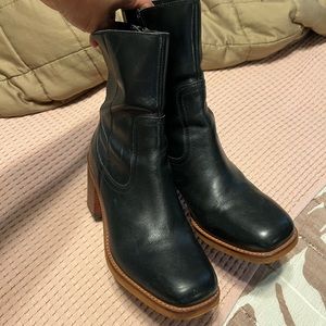 Seychelles Turbulent Leather Ankle Boot - Size 9